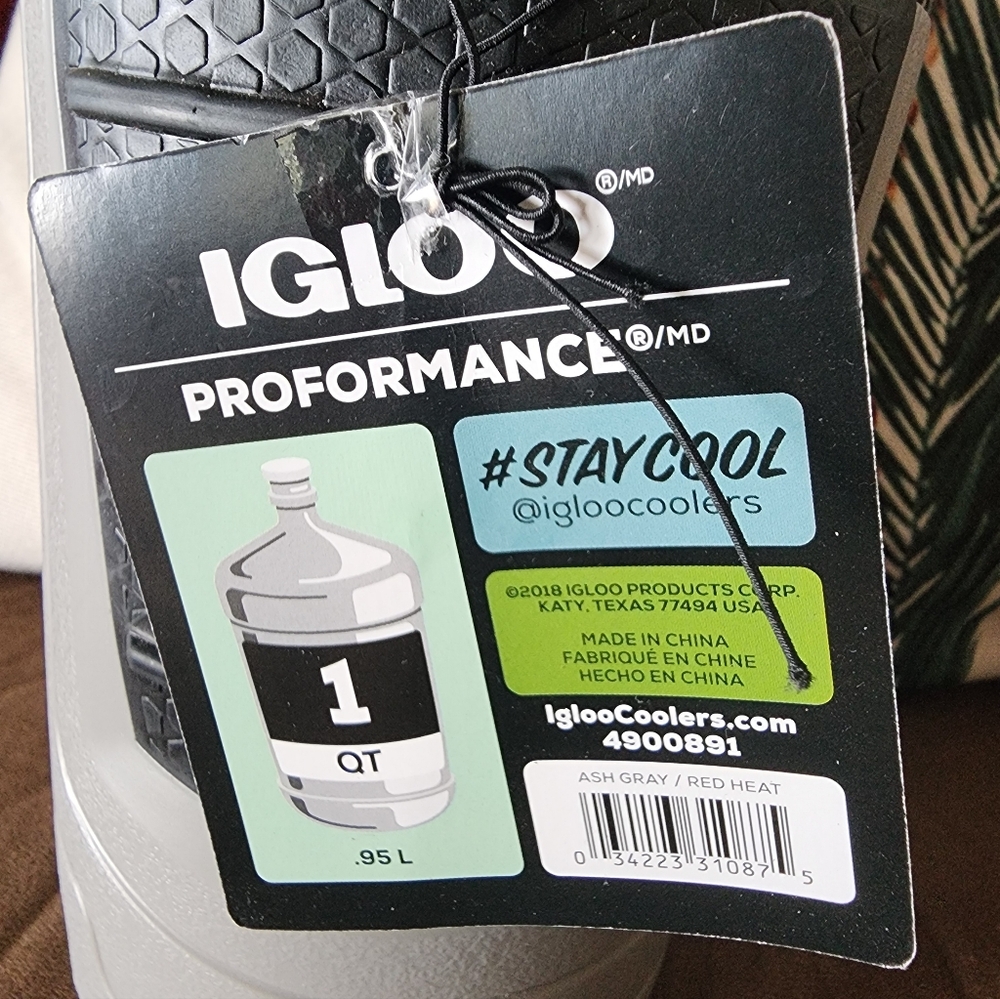 Igloo Gray. Black and Red Portable Insulated Beverage Jug - Picture 5 of 5